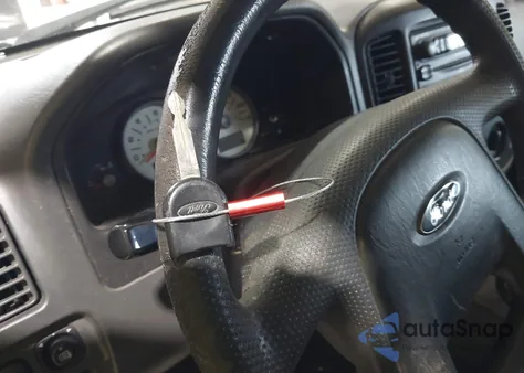 2005 Ford Escape Xls z USA, uszkodzony, nr VIN 1FMYU02Z95KB12256